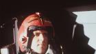 J.A.G. - Im Auftrag der Ehre - Harm Rabb (David James Elliott) im Simulator des schwarzen Jets, des teuersten Tarnkappenfliegers der Welt. © CBS Television