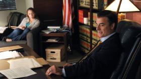 Good Wife - Peter (Chris Noth, r.) hat seine Tochter Grace (Makenzie Vega, l.) zu Besuch und die beiden unterhalten sich über die mögliche Scheidung der Eltern. © 2011 CBS Broadcasting Inc. All Rights Reserved. Good Wife - Peter (Chris Noth, r.) hat seine Tochter Grace (Makenzie Vega, l.) zu Besuch und die beiden unterhalten sich über die mögliche Scheidung der Eltern. © 2011 CBS Broadcasting Inc. All Rights Reserved.