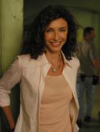 Die himmlische Joan - Gott bittet Joan, einen privaten Trödelmarkt vor der Garage der Girardis zu veranstalten. Im Gerümpel finden Joan und Luke zwei Selbstportraits ihrer Mutter Helen (Mary Steenburgen) ... © Sony Pictures Television