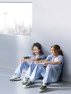 Grey's Anatomy - Die jungen Ärzte - (8. Staffel) - Liebeschaos, Streitigkeiten und ein Baby: Cristina (Sandra Oh, l.) und Meredith (Ellen Pompeo, r.) ... © ABC Studios