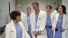 Grey's Anatomy - Die jungen Ärzte - Visite im Seattle Grace Hospital: Dr. Miranda Bailey (Chandra Wilson, l.), Izzie (Katherine Heigl, 2.v.l.), Meredith (Ellen Pompeo, 3.v.l.), Alex (Justin Chambers, 3.v.r.), George (T.R. Knight, 2.v.r.) und Cristina (Sandra Oh, r.) ... © Touchstone Television