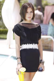 90210 - Silver (Jessica Stroup) sollte lieber vorsichtiger sein, wenn sie Dixon nicht verlieren will... © TM &   CBS Studios Inc. All Rights Reserved