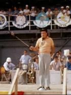 J.A.G. - Im Auftrag der Ehre - An Heiligabend 1969 unterhält Bob Hope (Bob Hope) US-Soldaten in Vietnam. © CBS Television