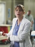 Grey's Anatomy - Die jungen Ärzte - Möchte unbedingt beweisen, dass sie leitende Assistenzärztin sein kann: Meredith (Ellen Pompeo) ... © ABC Studios
