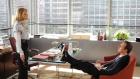 Good Wife - Diane Lockhart (Christine Baranski, l.) bittet Will (Josh Charles, r.) um einen Gefallen ... © CBS Broadcasting Inc. All Rights Reserved