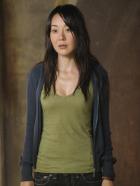 Lost - Sun (Yun-jin Kim) macht eine erschreckende Entdeckung ... © Touchstone  Television