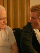Rescue Me - Erst spät gesteht sein Vater (Charles Durning, l.), dass er in seiner über 40 Jahre dauernden Ehe sexuell stets unglücklich war. Da erkennt Tommy (Denis Leary, r.), dass er Janet und die Kinder friedlich ziehen lassen sollte ... © 2004 Sony Pictures Television Inc. All Rights Reserved.