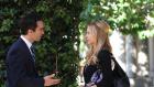 Ringer - Bridgette (Sarah Michelle Gellar, l.) trifft sich mit dem FBI-Agenten Machado (Nestor Carbonell, l.) ... © 2011 THE CW NETWORK, LLC. ALL RIGHTS RESERVED