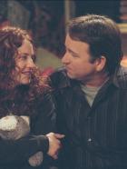 Meine wilden Töchter - Die 15-jährige Kerry (Amy Davidson, l.) ist fest davon überzeugt, dass sie nicht hübsch ist. Da muss Papa Paul (John Ritter, r.) wohl einiges richten ... © ABC, Inc.