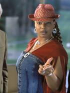 Haus über Kopf - Während Howie (Eugene Levy, r.) bereits nach wenigen Tagen sein Herz an Charlene (Queen Latifah, M.) verliert, braucht der snobistische Peter (Steve Martin, l.) bedeutend länger, bis auch er erkennt, dass sein Blind Date das Herz am rechten Fleck trägt … © Touchstone Pictures
