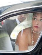 Im Brautkleid meiner Schwester - Wo bleibt nur Sophie? Muss jetzt Sina (Alissa Jung) auch noch für ihre Schwester vor den Altar treten? © Stephan Rabold SAT.1