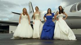 Die perfekte Hochzeit! - Welche Braut trägt das schönste Kleid? Wer hat die leckerste Hochzeitstorte? Welches Paar hat die ergreifendste Hochzeitszeremonie? Vier Bräute treten an, im Wettkampf um das schönste Hochzeitsfest ... © sixx