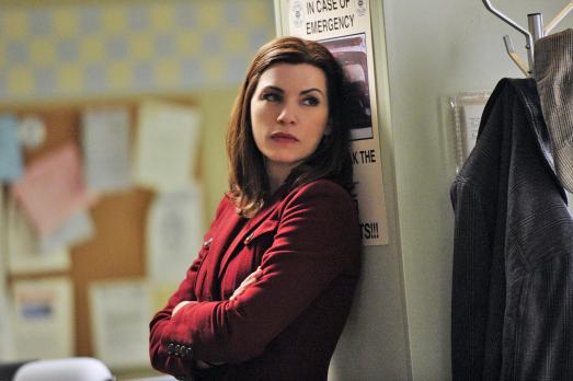 Good Wife - Owen taucht überraschend auf. Zwischen ihm und seinem Freund ist es aus und er quartiert sich für ein paar Tage bei Alicia (Julianna Margulies) ein. © 2010 CBS Broadcasting Inc. All Rights Reserved.