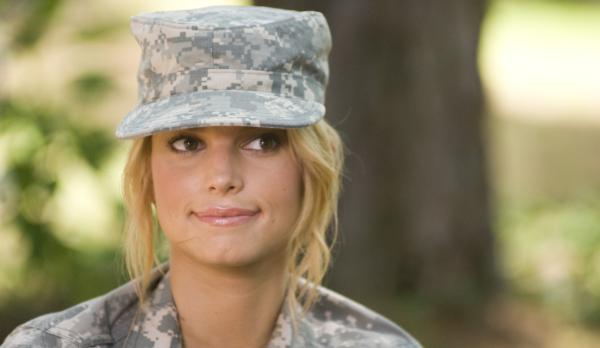 Das verwöhnte Hollywoodsternchen Megan Valentine (Jessica Simpson) will sein Leben grundlegend ändern. Ein Ausbildungsprogramm bei der U.S. Army soll dabei helfen ... © 2007 MAJOR PRODUCTIONS, INC.