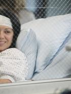 Grey's Anatomy - Die jungen Ärzte - Alle ziehen an einem Strang, um Callie (Sara Ramirez) und ihrem Baby Sofia während des schmerzvollen Weges zur Besserung beizustehen ... © ABC Studios