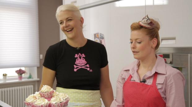 sixx Zusammen mit der Hamburgerin Betty Schliephake Burchardt (l.) - der Tortentun...