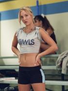 Meine wilden Töchter - Krieg herrscht im Hause Hennessy: Bridget (Kaley Cuoco) ist sauer auf Ihre jüngere Schwester Kerry, die Ihr den Platz bei den Cheerleadern weggeschnappt hat ... © ABC, Inc.