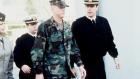 J.A.G. - Im Auftrag der Ehre - Harm Rabb (David James Elliott, r.), Sara Mackenzie (Catherine Bell) und Bud Roberts (Patrick Labyorteaux, 2.v.l.) stoßen bei General Albanese (Pat Skipper) auf keinerlei Verständnis für Corporal Wetzel. © CBS Television