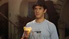 Endlich kann Jonah (Michael Rady) seinen Erfolg mit seinen Freunden feiern - doch leider läuft nicht alles so glatt, wie gewünscht... © 2009 The CW Network, LLC. All rights reserved.