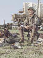 Open Range - Weites Land - Charley Waite (Kevin Costner, r.) träumt den uramerikanischen Traum von grenzenloser Freiheit. Mit Boss Spearman (Robert Duvall, 2.v.r.), Mose (Abraham Benrubi, 2.v.l.) und dem Nachwuchs-Pferdejungen Button (Diego Luna, l.) zieht er mit Rinderherden von Weide zu Weide, kampiert unter freiem Himmel und ist eins mit sich selbst. Doch dann gerät das Quartett mit dem Großrancher Baxter aneinander ... © Touchstone Pictures