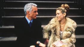 Sex and the City - Der Lokalpolitiker Bill Kelley (John Slattery, l.) verfügt über einen hartnäckigen Charme, dem Carrie (Sarah Jessica Parker, r.) nicht widerstehen kann: Sie willigt in ein erstes Date ein. © Paramount Pictures Sex and the City - Der Lokalpolitiker Bill Kelley (John Slattery, l.) verfügt über einen hartnäckigen Charme, dem Carrie (Sarah Jessica Parker, r.) nicht widerstehen kann: Sie willigt in ein erstes Date ein. © Paramount Pictures
