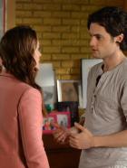 Gossip Girl - Blair (Leighton Meester, l.) versucht, Schadensbegrenzung zu betreiben, denn GossipGirl hat Zugang zu ihren Tagebüchern erhalten und will nun veröffentlichen, wen Blair wirklich liebt - Dan oder Chuck. Ob Dan (Penn Badgley, r.) die Wahrheit kennt? © Warner Bros. Television