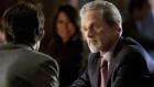Ringer - Henry (Kristoffer Polaha, l.) trifft sich mit seinem Schwiegervater Tim Arbogast (Gregory Harrison, r.), um ihm ein Angebot zu unterbreiten ... © 2011 THE CW NETWORK, LLC. ALL RIGHTS RESERVED
