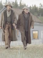 Open Range - Weites Land - Schwören auf Rache: Boss Spearman (Robert Duvall, r.) und Charley Waite (Kevin Costner, l.) ... © Touchstone Pictures