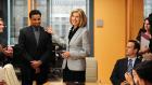 Good Wife - Diane (Christine Baranski, M.) und Will (Josh Charles, r.) begrüßen einen neuen Kollegen in der Kanzlei: Derrick Bond (Michael Ealy, l.) © CBS Broadcasting Inc. All Rights Reserved