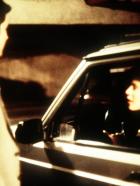 J.A.G. - Im Auftrag der Ehre - Dalton Lowne (Larry Poindexter, l.) ist auf dem Weg zum letzten Rendezvous seines Lebens. © CBS Television