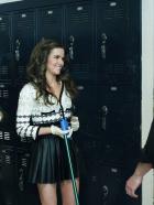 Ringer - Mr. Carpenter (Jason Dohring, r.) ist mehr als überrascht, dass Juliet (Zoey Deutch, M.) und Andrea (Chelsea Tavares, l.) sich plötzlich für Umweltschutz interessieren ... © 2011 THE CW NETWORK, LLC. ALL RIGHTS RESERVED